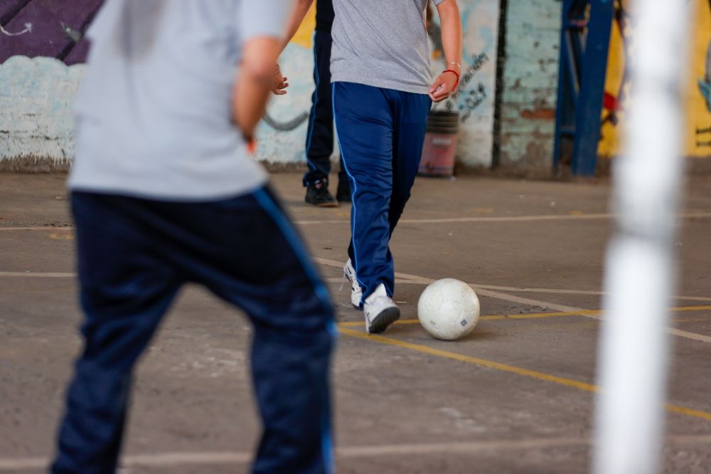 De acuerdo a los resultados de la Encuesta Nacional de Actividad Física, entre los 5 y 17 años, sólo el 26,4% de las personas residentes en Chile son activas físicamente.